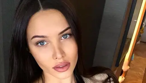 Российская модель Анастасия Решетова показала фотографию без макияжа и фильтров