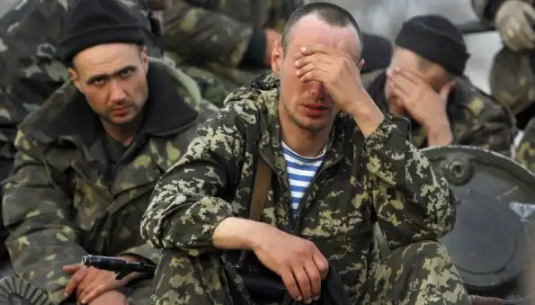 "Мне больно": Военные стоя аплодировали школьнице из Дагестана за трогательное письмо