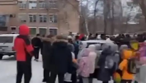В Оренбургской области поступили сообщения о минировании школ и эвакуации детей