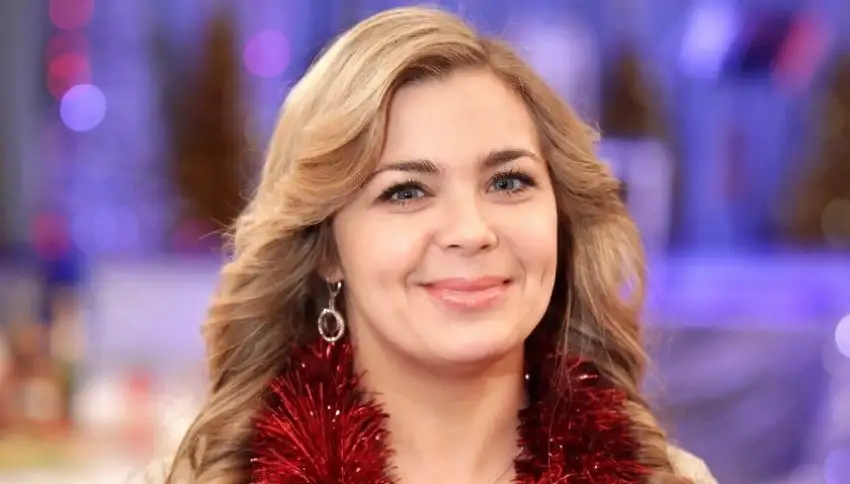 44-летняя Ирина Пегова восхитила поклонников шикарной фигурой в платье с разрезом от бедра