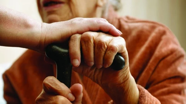 У 81-летней пенсионерки украли 350 тысяч рублей во время покупки икры