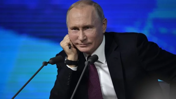 Путин пошутил, что у его помощника Андрея Фурсенко денег "видимо-невидимо"