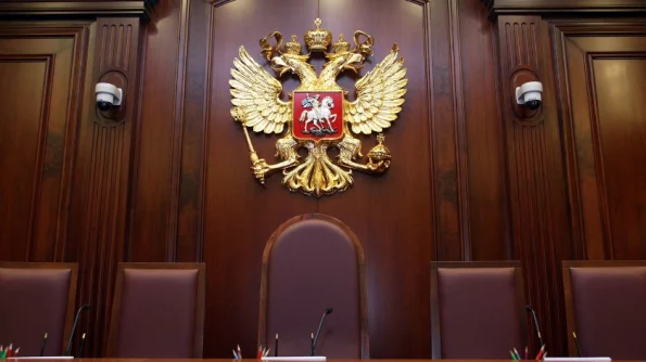 Суд в Кузбассе решил уничтожить кастрюлю, которой мужчина сломал палец знакомой