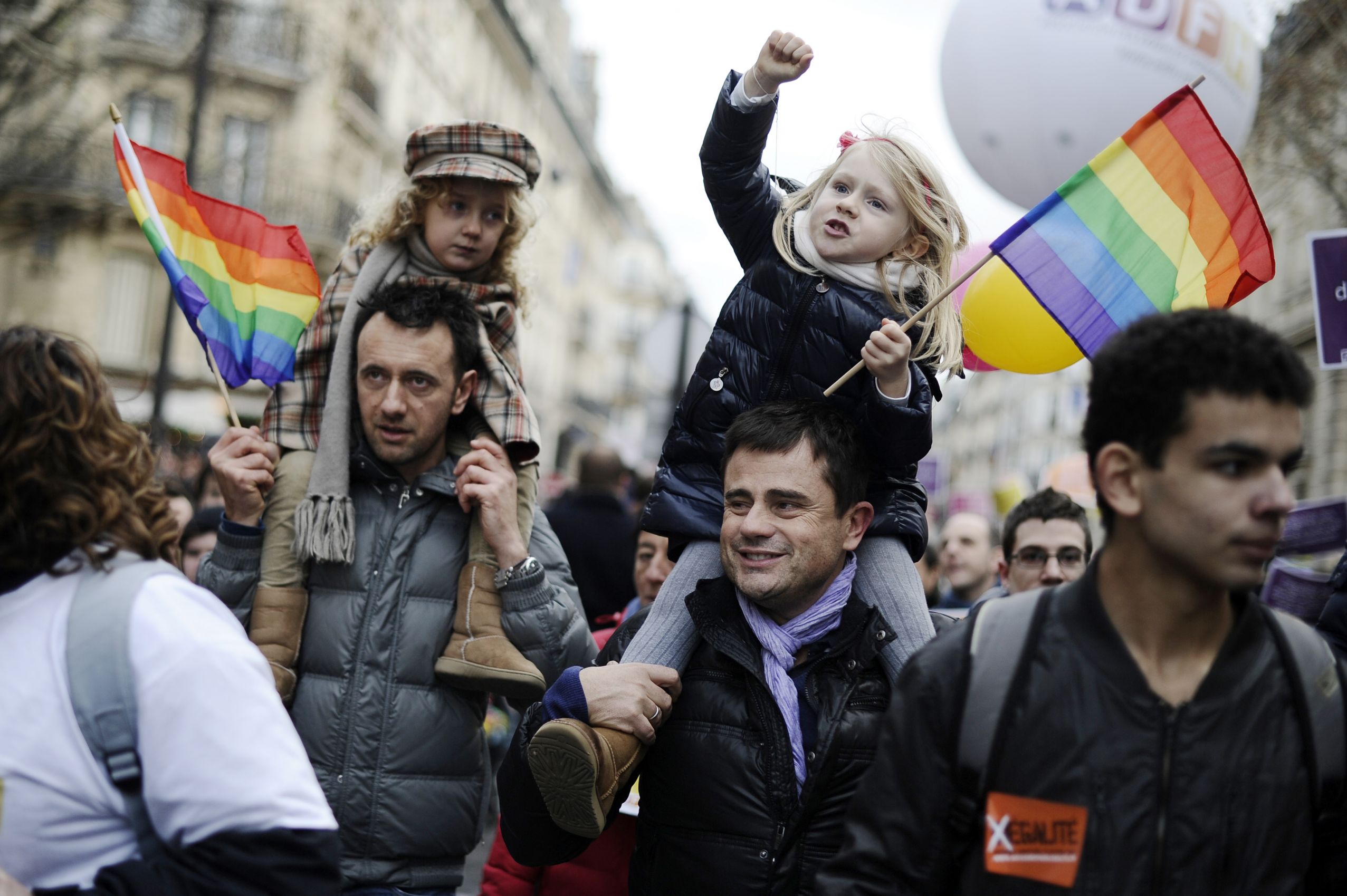 Госдума приняла законопроект о запрете заключенных за рубежом однополых браков