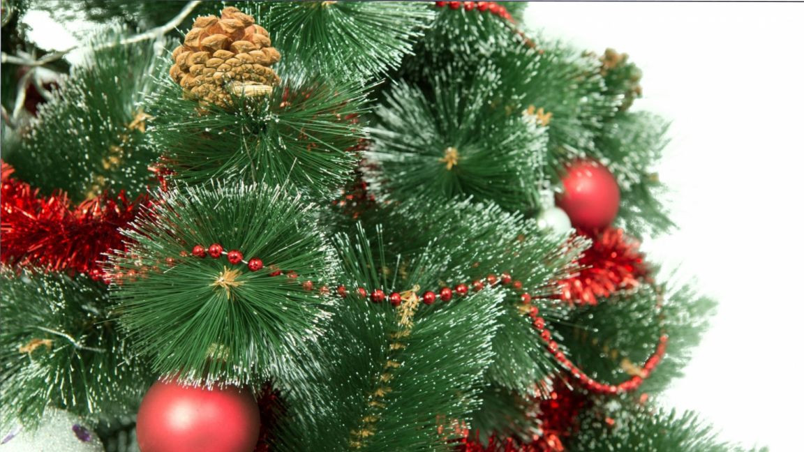 Из-за коронавируса россияне стали реже покупать искусственные новогодние елки