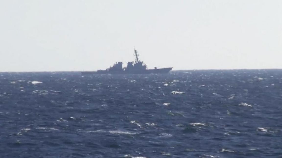 Минобороны опубликовало видео с нарушившим границу России эсминцем США