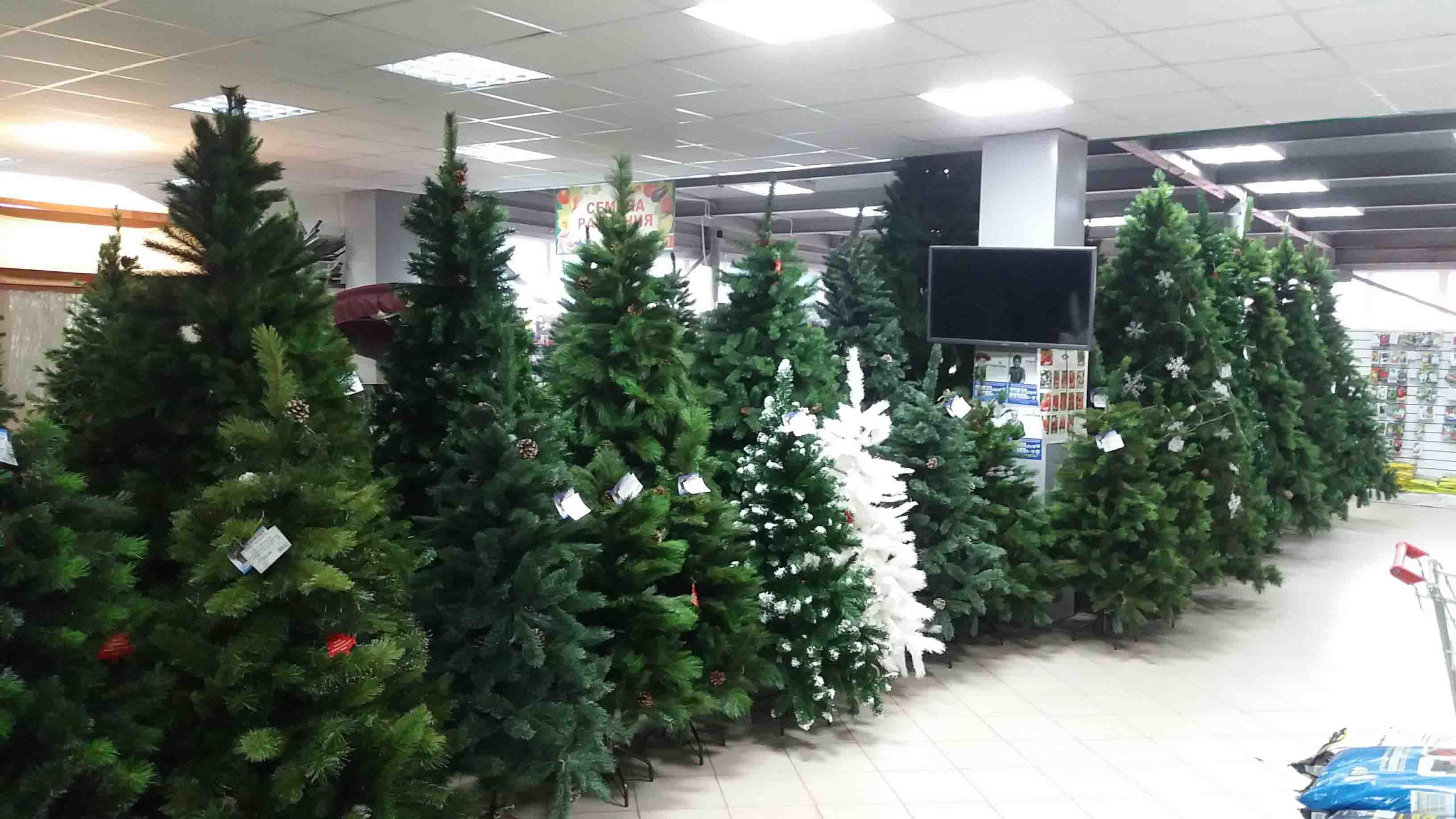 Россияне стали реже покупать искусственные новогодние елки на фоне пандемии