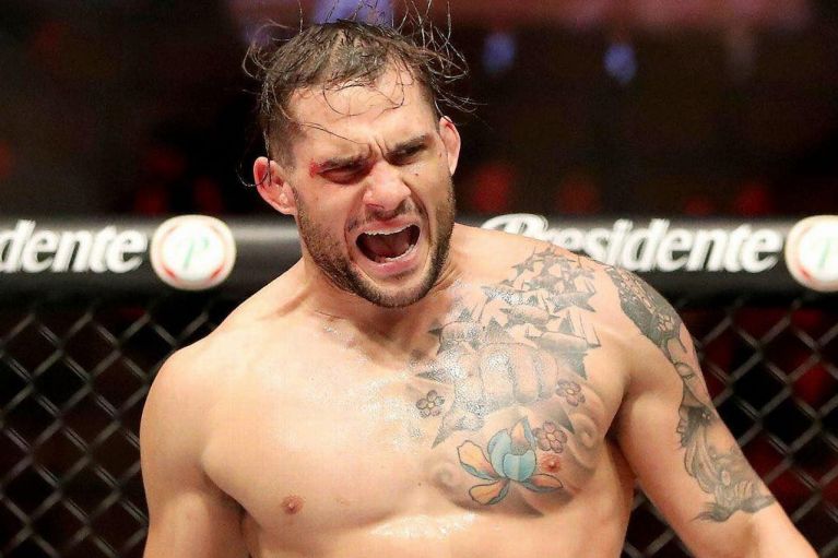 Аргентинский боец MMA потратил $1 млн на жителей родного города