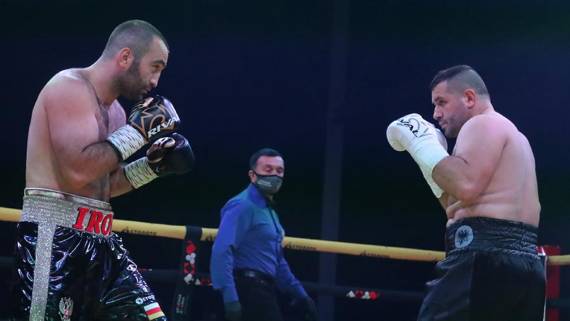 Гассиев победил нокаутом в первом раунде в дебютном бою в супертяжелом весе