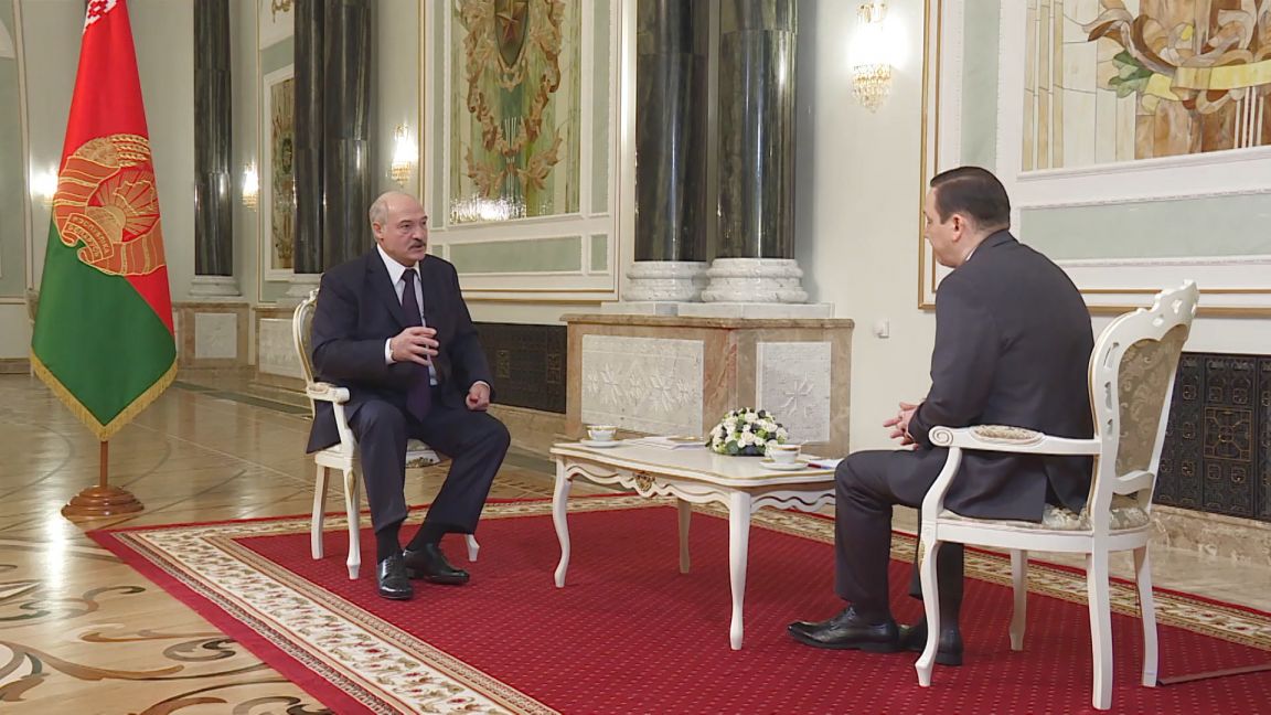 Лукашенко считает коронавирус ширмой, за которой пытаются переделить мир