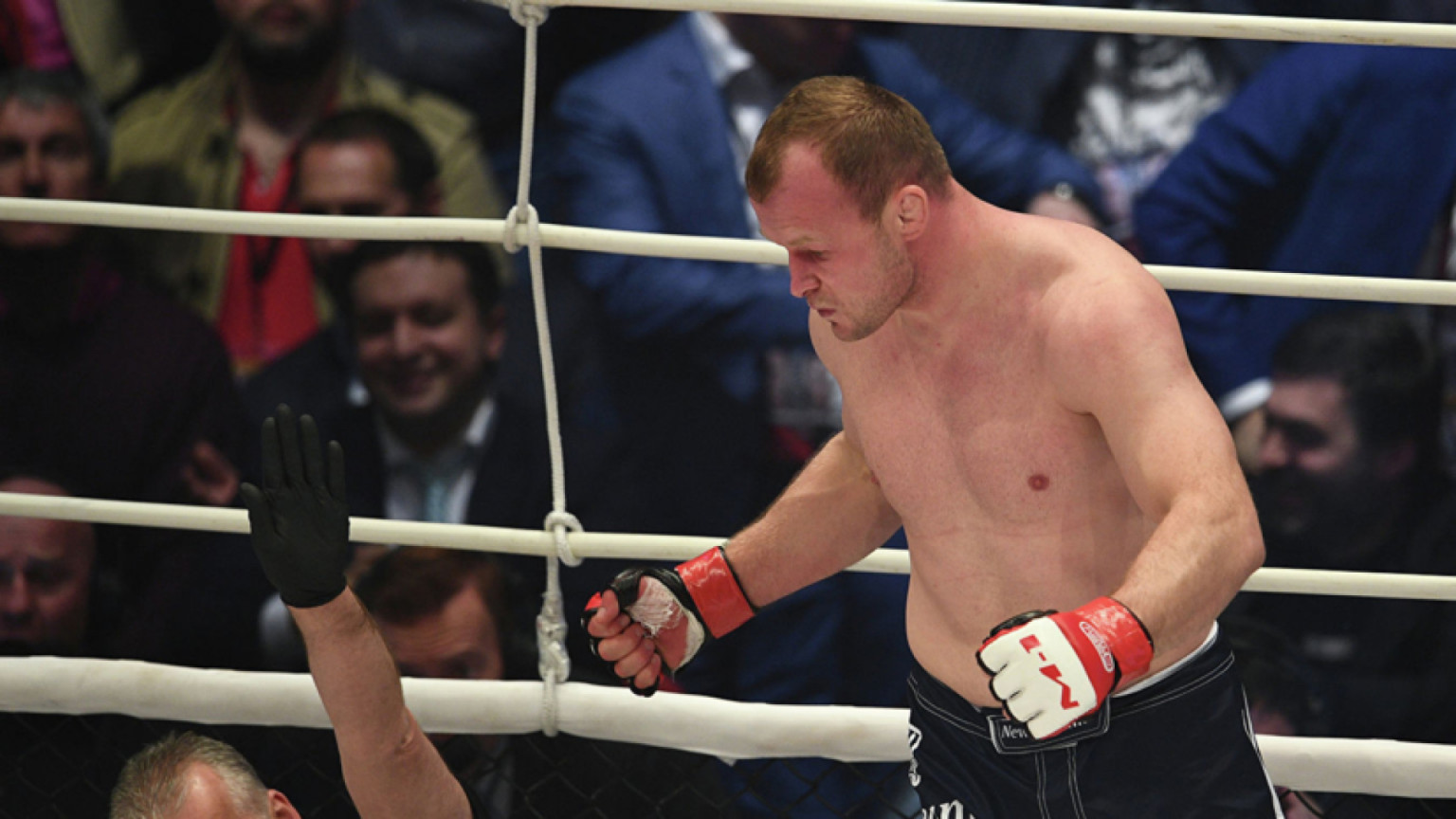 Шлеменко заявил, что Махачёв имеет рычаги давления на главу UFC