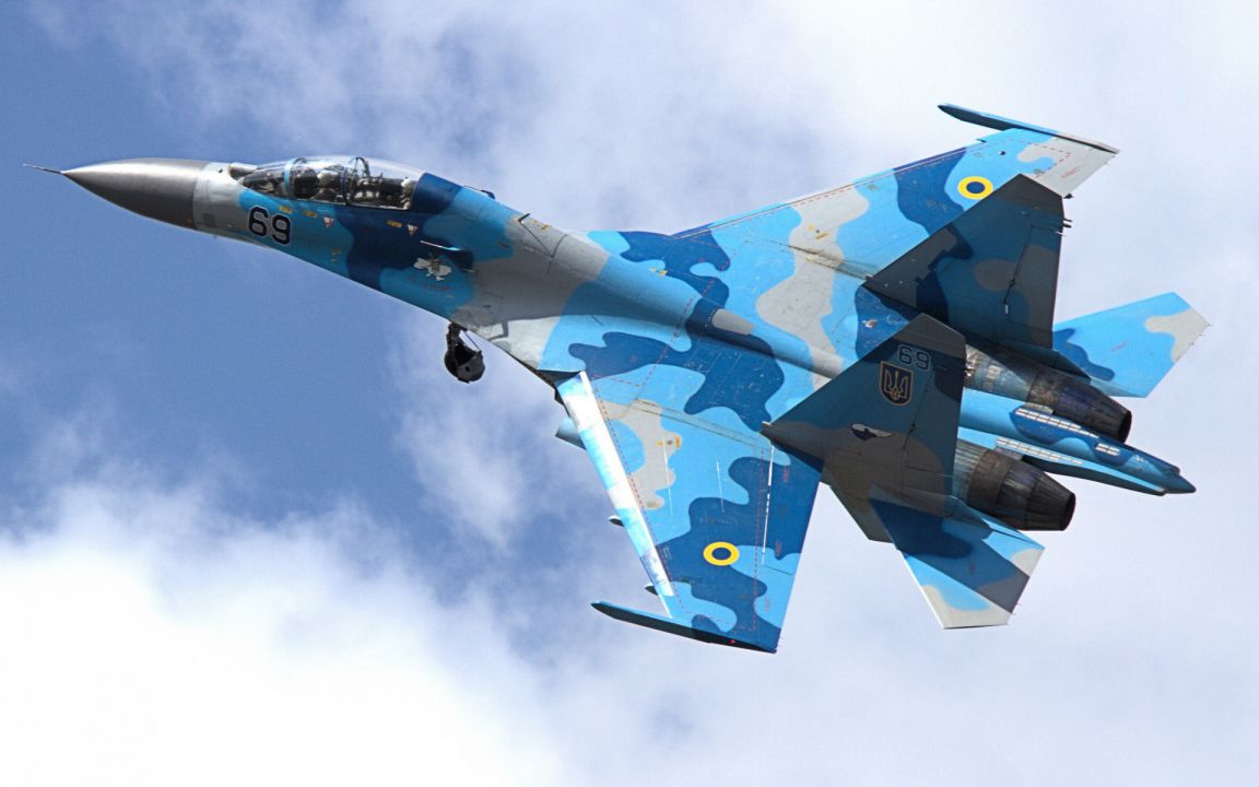 Российский Су-27 перехватил американский самолет-разведчик над Черным морем