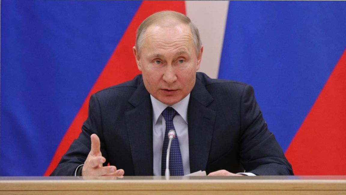 Песков рассказал, что Путин не может быть добровольцем в вакцинации от коронавируса