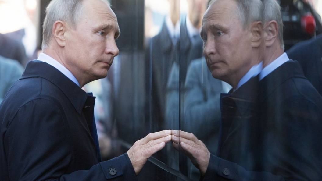 СМИ о гарантиях неприкосновенности президенту: Путин уходит