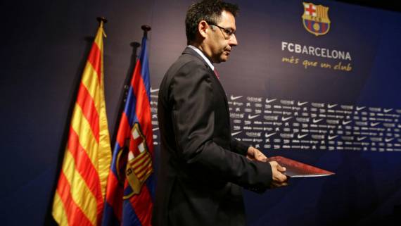 Футбольный клуб «Барселона» может стать банкротом, если не сократит зарплаты игроков
