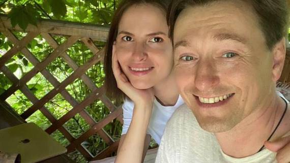 Сергей Безруков объявил о беременности Анны Матисон для пресечения слухов