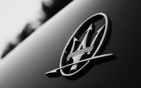 Maserati построила фирменный трезубец из 80 прототипов гибридного кроссовера Grecale