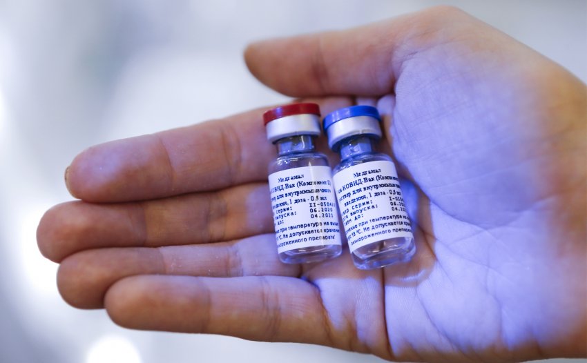 Центр имени Гамалеи адаптирует вакцину "Спутник V" к новому штамму коронавируса омикрон