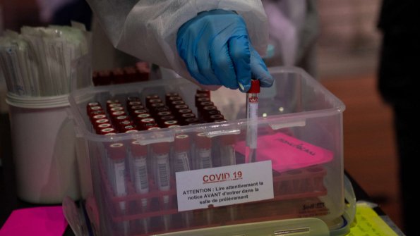 В ВОЗ заявили, что переболевшие COVID-19 имеют повышенный риск заражения штаммом "омикрон"