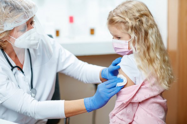 Педиатр Лина Мурадова высказалась о противопоказаниях для вакцинации детей от коронавируса