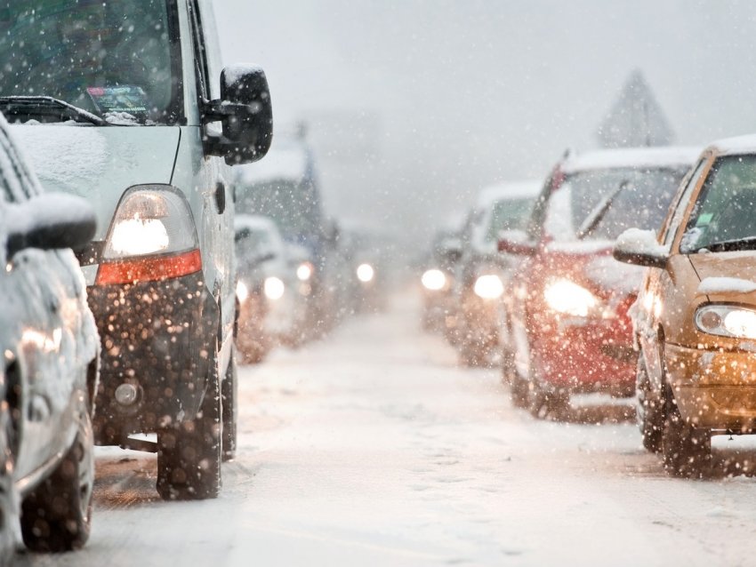 Автоэксперт Николай Киреенко назвал пять типичных ошибок водителей в зимний период
