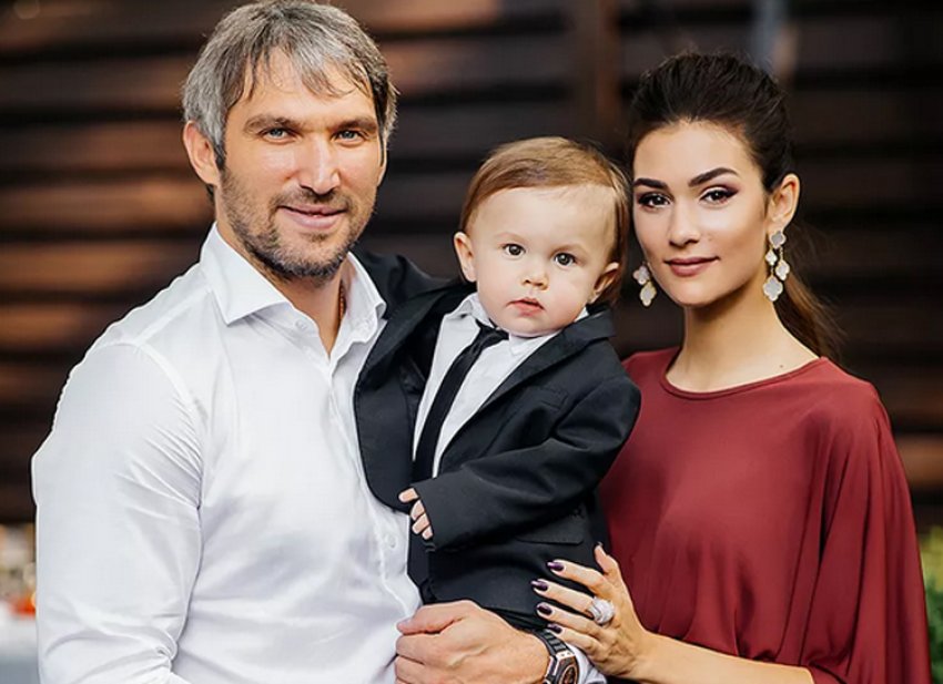 Хоккеист Александр Овечкин написал поздравления жене в честь её дня рождения