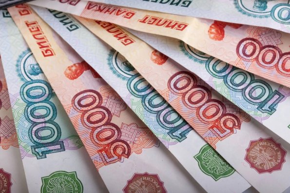 В Екатеринбурге парень потребовал от бывшей девушки 600 тысяч рублей после расставания