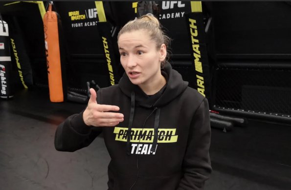 Украинская девушка-боец UFC Марина Мороз показала тренировку в купальнике на видео