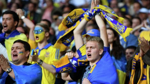 Болельщики Боснии и Герцеговины набросились на украинских фанатов из-за перевёрнутого флага России
