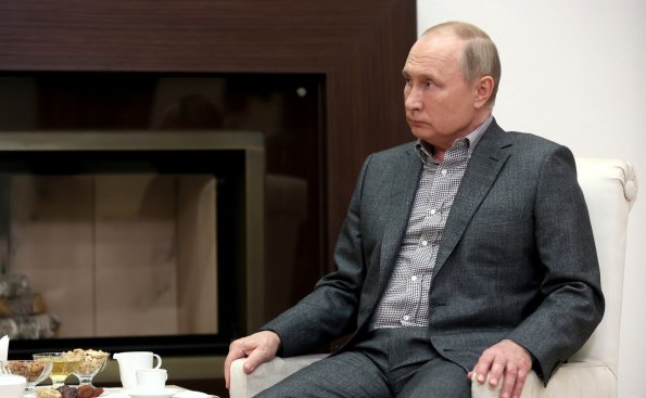 Президент России Владимир Путин ревакцинировался против COVID-19 препаратом "Спутник Лайт"