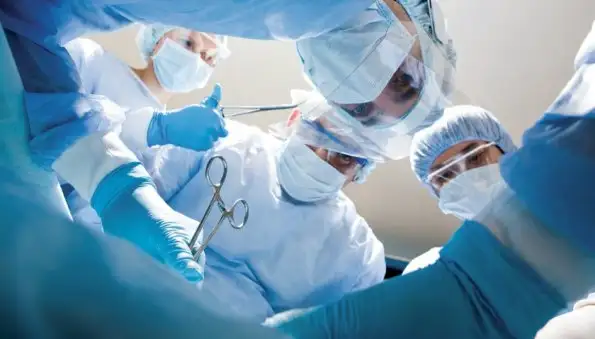 63 ложки извлекли из желудка мужчины хирурги индийской больницы