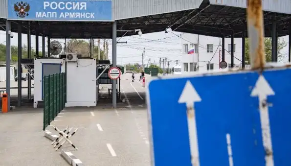 Губернатор Крыма порекомендовал грузовикам использовать маршрут через Армянск