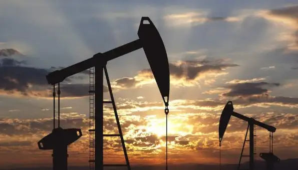 Bloomberg: Поставки российской нефти и доходы от ее продажи рекордно упали
