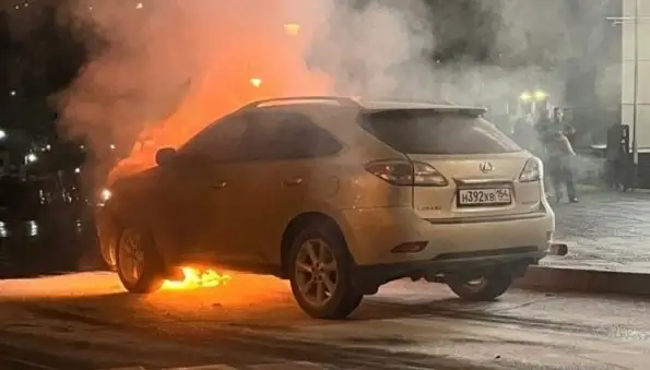 ТАСС: Пожарные потушили горевшие машины у башни "Федерация" в Москва-Сити