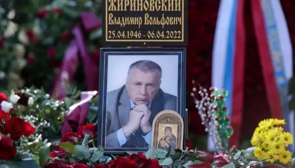 В Сети появилось видео могилы Жириновского спустя полгода после его смерти