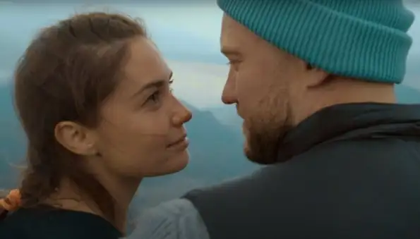 "Секретов больше нет!": Муцениеце спела с Селивановым в романтичном клипе "Субботним вечером"