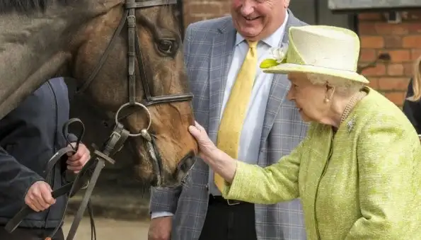 Король Великобритании Карл III начал распродавать лошадей из конюшни королевы Елизаветы II
