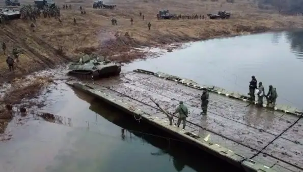 ВС РФ уничтожили мост, чтобы не дать ВСУ перебросить технику