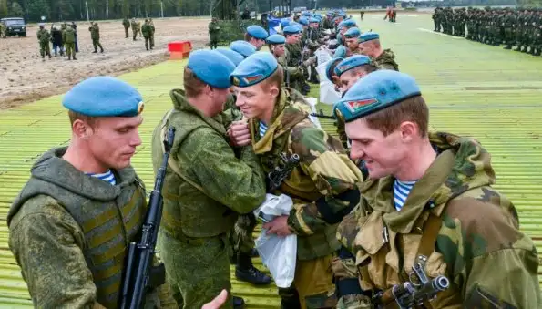 В Беларусь прибыли первые эшелоны с военными из России