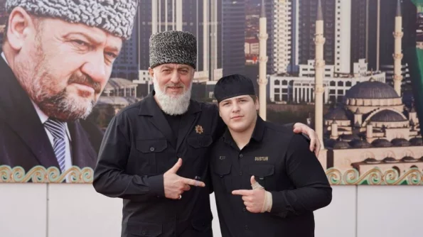 Делимханов поздравил 15-летнего племянника Адама Кадырова со званием Героя Чечни