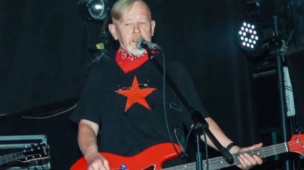 Умер лидер старейшей уральской панк-группы Андрей Серебренников