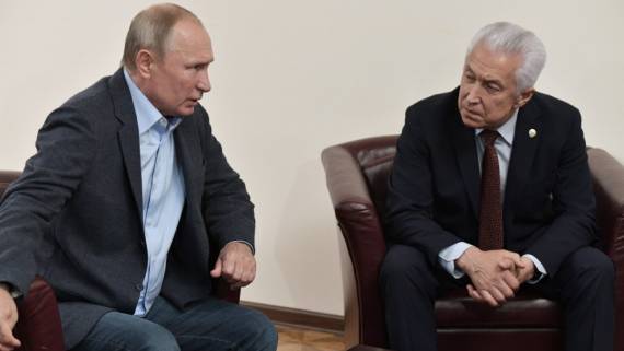 Путин принял отставку главы Дагестана и назначил его советником
