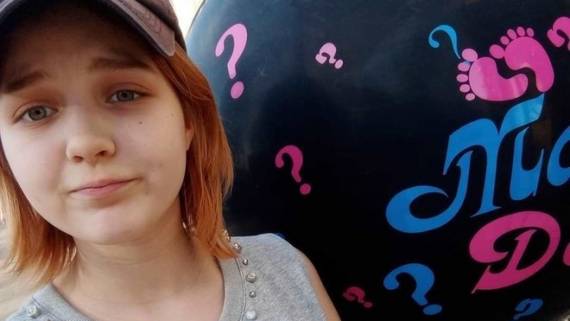 Забеременевшая в 13 лет Дарья Суднишникова крестила дочь