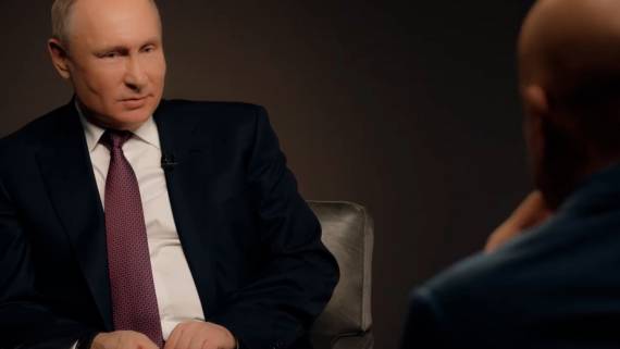 Путин отчитал журналиста за неуместный кашель во время интервью