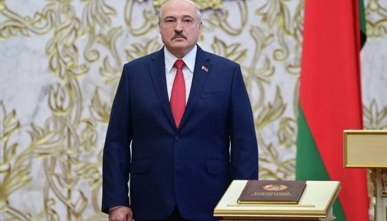 Лукашенко обсудил с главой таможенного комитета переориентацию грузов
