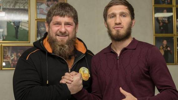 Вчера: Кадыров подарил С. Нурмагомедову «Мерседес-Бенц»