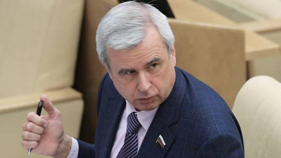 «Единая Россия» обсудит снятие Лысакова с должности в комитете