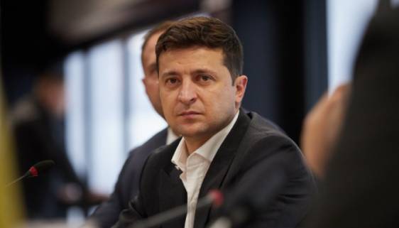 Зеленский потребовал уволить всех судей Конституционного суда Украины