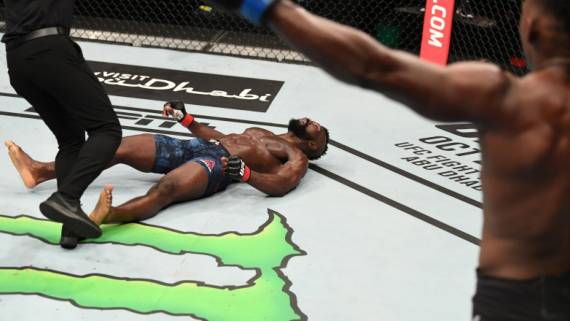 Американский боец Бакли оформил необычный нокаут в UFC