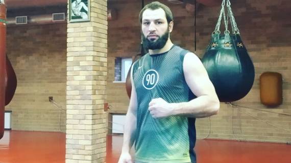 Боксер Пашалиев попал в больницу после нокаута на турнире в Москве